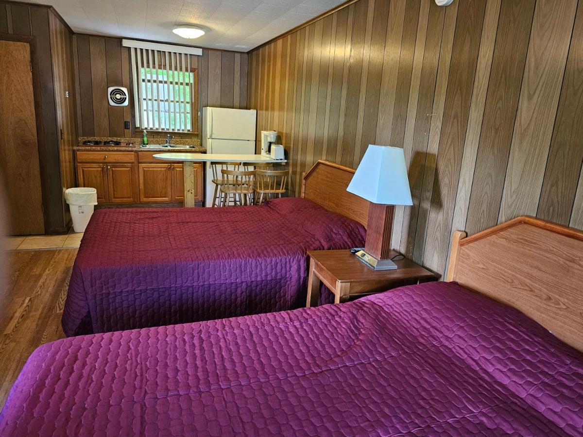 The Gold Eagle Villa Lake George Buitenkant foto